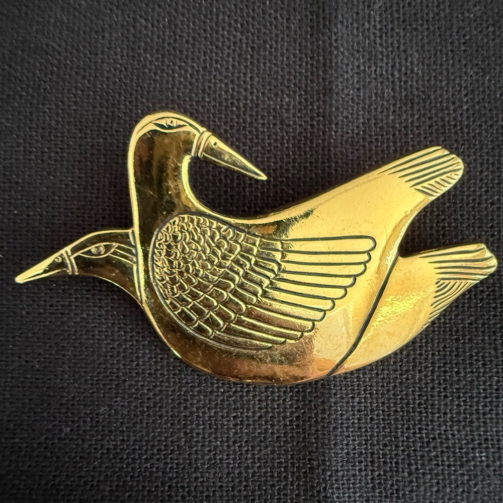Vintage Laurel, Burch double Mynah Birds Broach.‎